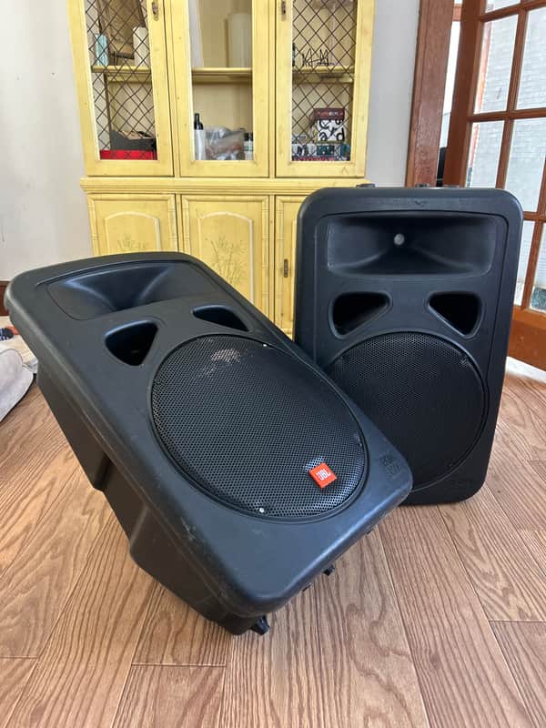 Pair JBL EON1500 passive speakers image 1
