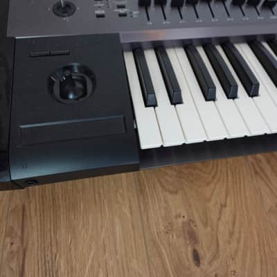 KORG KRONOS 61 black First Generation 2011 Workstation Synthesizer fast ship from japan image 3