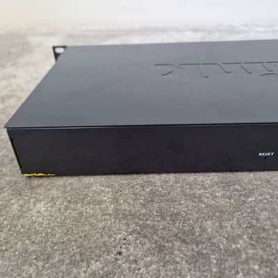 D-Link DGS-1224T - 24-Port Gigabit Smart Switch - Good image 8