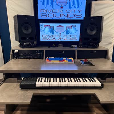 Output Platform Studio Desk with Keyboard Tray 2023 - Gray image 3