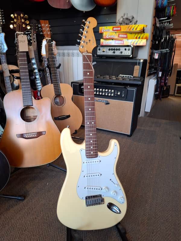 Fender American Standard Stratocaster with Rosewood Fretboard 1996 - 1997 - Vintage White image 1