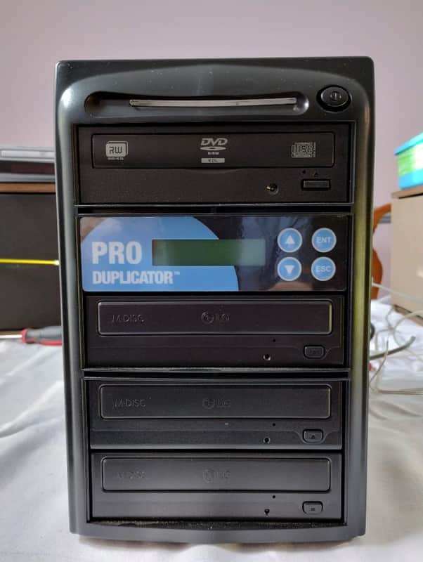 Pro dvd duplicator in excellent condition - 2000's image 1