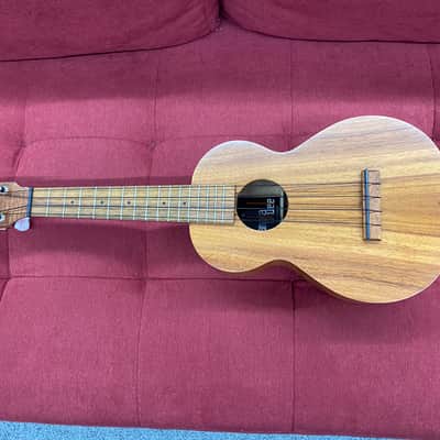 Kamaka Curly Hawaiian Koa & Mahogany Concert Ukulele image 3