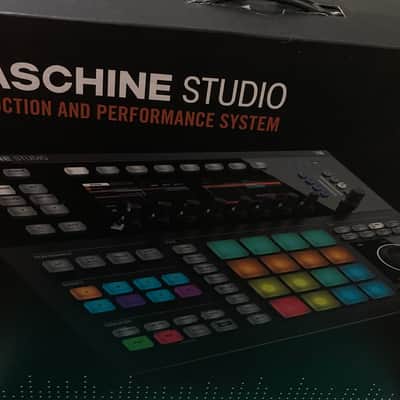 Native Instruments Maschine Studio w box, decksaver, cables, stickers 2000s - Black image 2