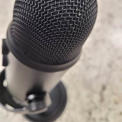 Blue Yeti Microphone - Blackout Edition - 4 Pickups - Podcastint and Gaming image 11