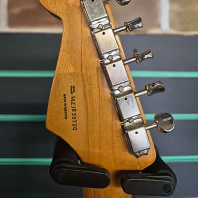 Fender Classic Series Stratocaster 3-Colour Sunburst 2003 Electric Guitar image 10