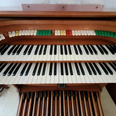 Allen Organ with Pedalboard, Internal Speakers, and bench! image 2