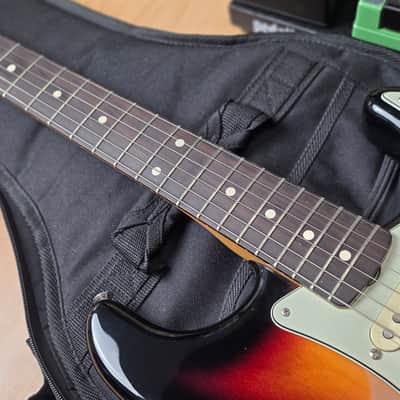 2015 Fender Classic Series 60s Stratocaster 7lbs 5oz 3 Tone Sunburst w/Gig Bag image 6