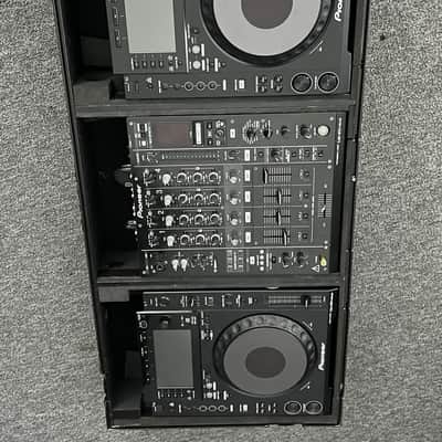 Pioneer Cdj-900nxs and DJM-900nxs mixer image 2