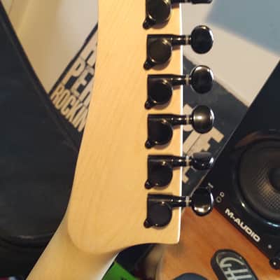 Kramer EVH Frankenstein 2019 - Striped image 11