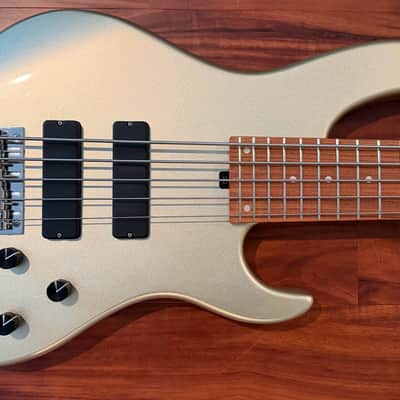 Sadowsky Metroexpress Modern 5-String 2025 - Champagne Metallic with updated pickups and VTC preamp image 3