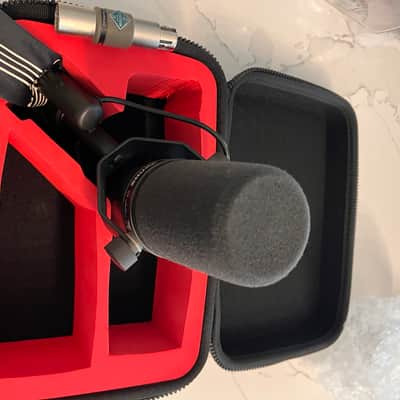 Shure SM7B with Fethead and Case Cardioid Dynamic Microphone 2001 - Present - Black image 6