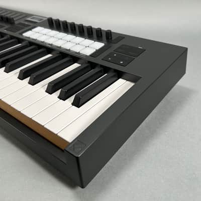 Novation Launchkey 49 MKIV MIDI Keyboard Controller - Black image 12