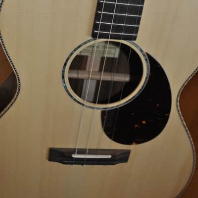 Pono  Bn30d nui baritone ukulele/tenor guitar w/hsc image 5