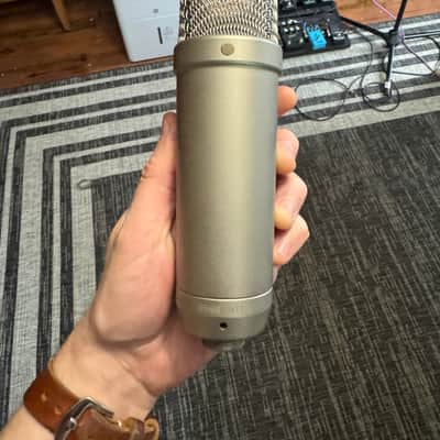 RODE NT1-A Large Diaphragm Cardioid Condenser Microphone 2002 - Present - Silver