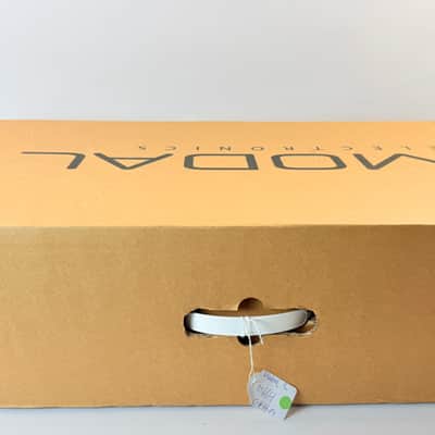 Modal Electronics 002 12-Voice Analogue-Digital Hybrid Synthesizer (Boxed / Warranty) image 2