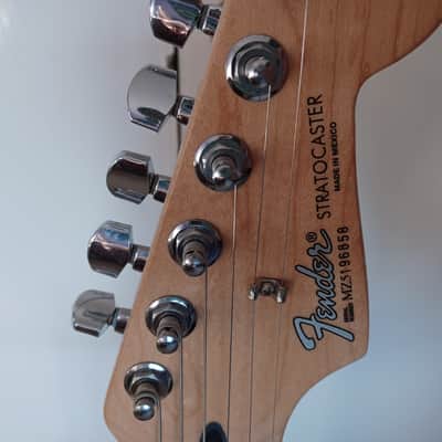 Fender Standard Stratocaster with Maple Fretboard 1998 - 2005 - Brown Sunburst image 3