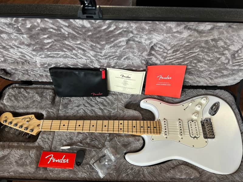Fender Juanes Signature Stratocaster - Luna White 8lbs. 1.6oz. #JL230573  Hardshell Case