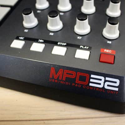 AKAI Professional MPD32 USB/Midi MPC Drum Pad Controller Unit - With USB Cable & Disc Bild 14