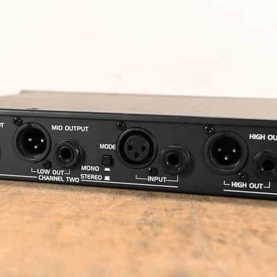ART 310 Stereo 2-Way/Mono 3-Way Crossover CG01VKD image 9