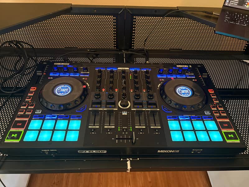Reloop Mixon 8 Pro 4-Channel DJ Controller