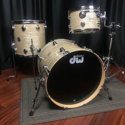 DW Drums Collector's Series Drum Workshop Pure Maple 333 Creme Oyster 3pc kit image 2