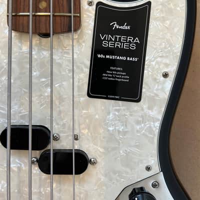 Fender Vintera '60s Mustang Bass 2022 3-Color Sunburst image 4