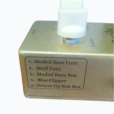 Nietoescia Effects Easily 5 fuzz circuits 2025 - Gold image 8