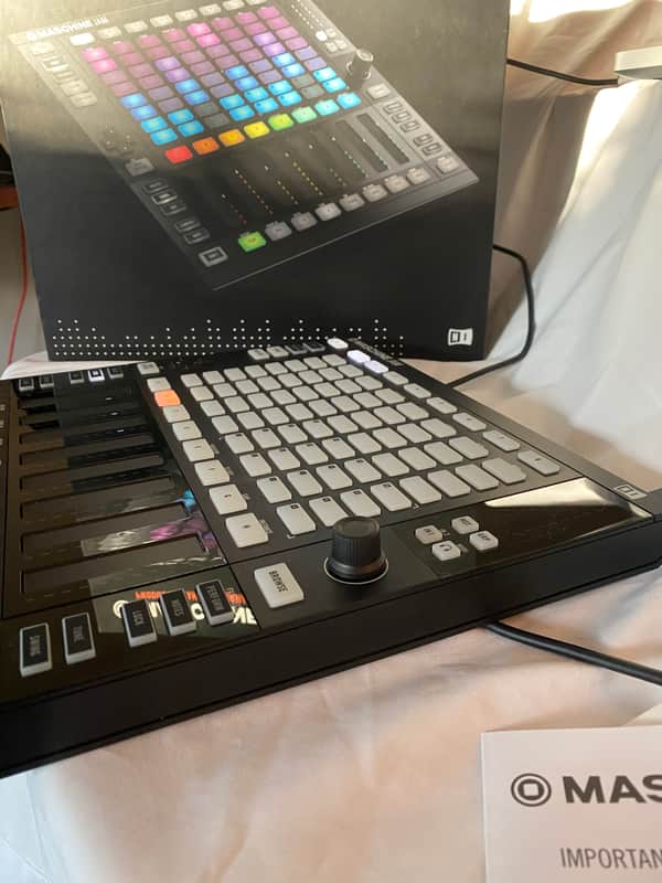 Native Instruments MASCHINE JAM Production & Sequencing Controller image 1