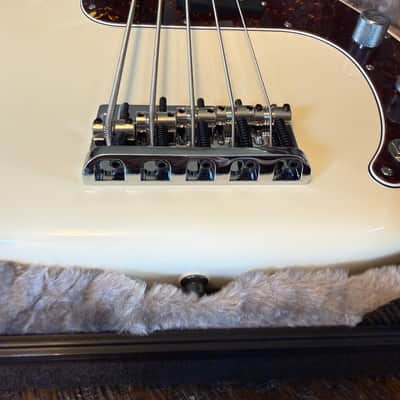 Fender American Professional II Precision Bass V with Rosewood Fretboard 2026 - Olympic White image 3