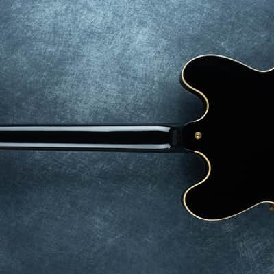 Gibson ES-335 Ebony, Gold Hardware 2009 ~ Secondhand image 3