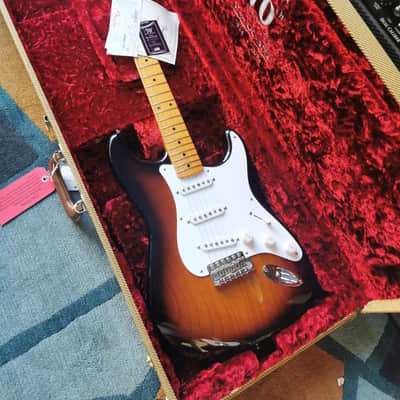 Fender 70th Anniversary American Vintage II 1954 Stratocaster 2024 - 2-Color Sunburst image 2