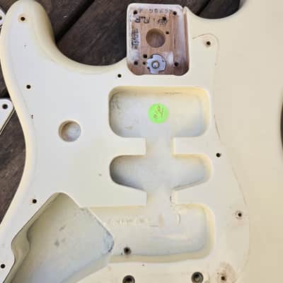 Fender stratocaster USA body lefty vintage white cream 2002 - alder image 7