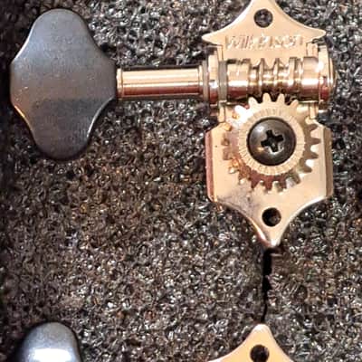 Wilkinson Vintage Open Gear Back Ukulele Tuning Machines -Set of 4 (2+2) - Chrome Finish with Black Knobs image 4