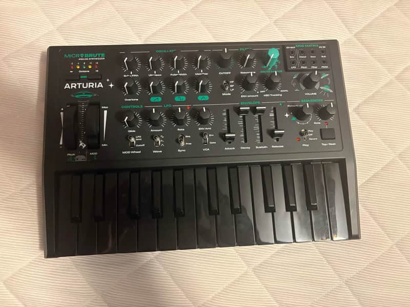 Arturia Microbrute 25-Key Synthesizer 2025 - UFO Black / Green image 1