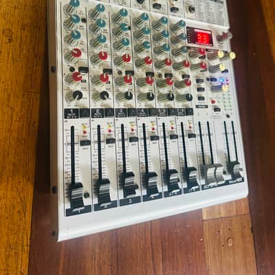 Behringer Eurorack UB1204FX-Pro 12-Input 2/2-Bus Mixer image 2