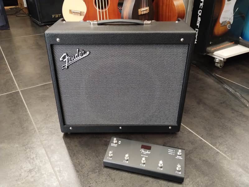 Fender Mustang GTX100 + Footswitch GTX-7 image 1