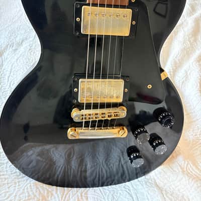 Gibson Les Paul Studio ‘96-‘98 - Black and Gold **w/ soft case** image 3