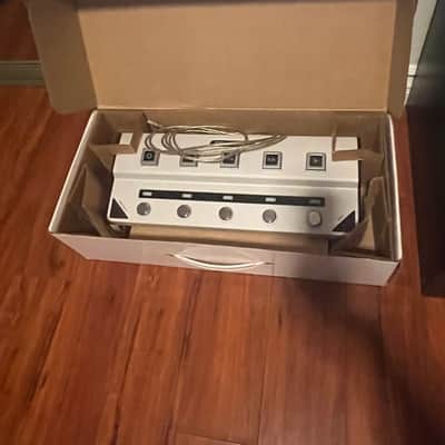 Apogee GiO USB Audio Interface 2010s - White image 3