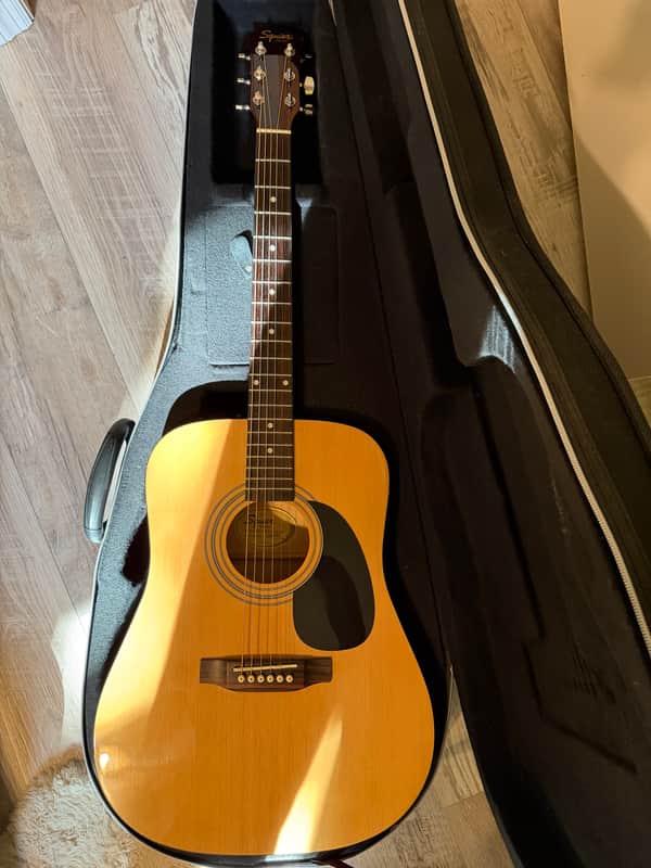 Squier 093-0315-021 Acoustic Guitar with Case 2000’s Lacquered image 1