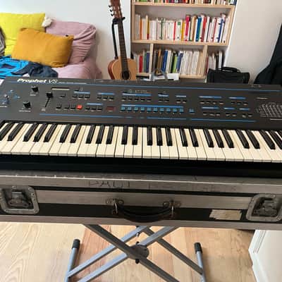 Sequential Prophet VS 61-Key 8-Voice Polyphonic Synthesizer 1986 - 1987 - Blue -plus deux cartouches mémoire-plus eprom-plus flight case image 1