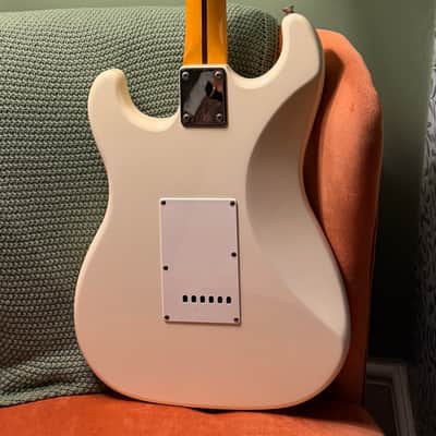 Tanglewood Signature TSB 57 Strat Style Electric Guitar In White image 5