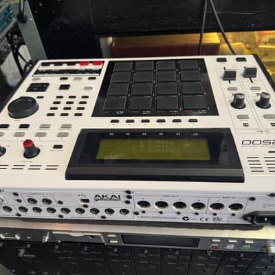 AKAI MPC 2500 LIMITED EDITION - WHITE HD Drive 120G/CD/128MEG //drum pads/sampler //ARMENS// image 5