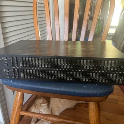 Yamaha Q2031A Dual-Channel Graphic Equalizer with rack mount bolts/washers. Looks near new. Ex-Church