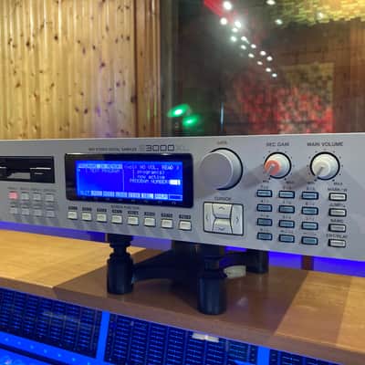 Akai S3000XL Sampler - New high-contrast LED-backlit display! image 2