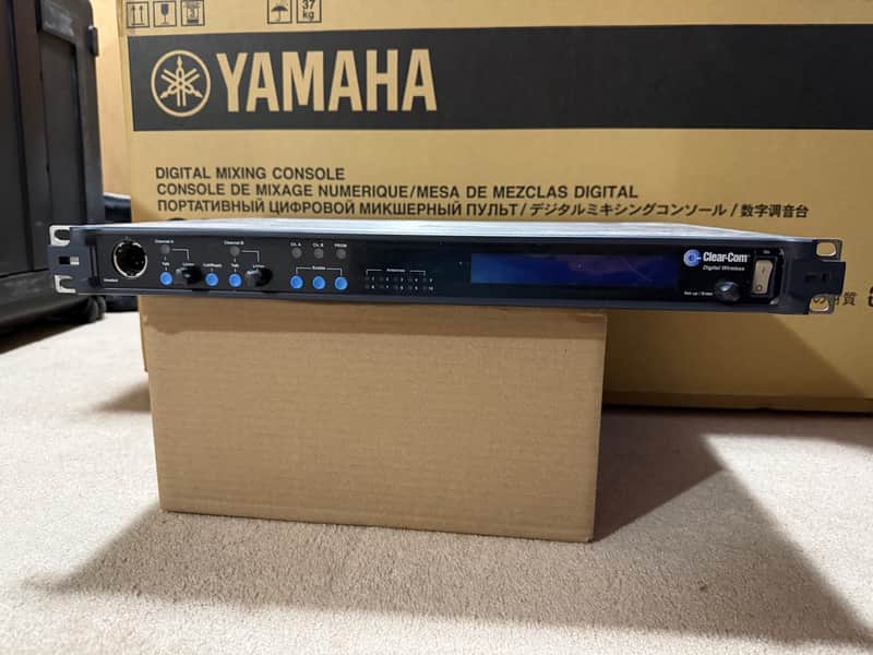 Clear-com Freespeak II 40 channel system image 1