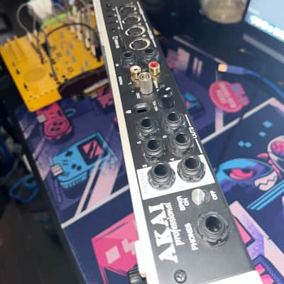 Akai MPC Live II Standalone Sampler / Sequencer Retro Edition 2020 - Present Grey image 6