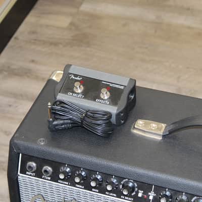 Fender Champion 100 2-Channel 100-Watt 2x12" Solid State Guitar Combo Amp image 2