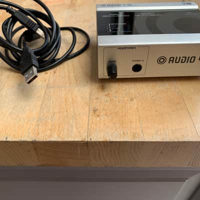 Native Instruments Audio 4 DJ interface image 1