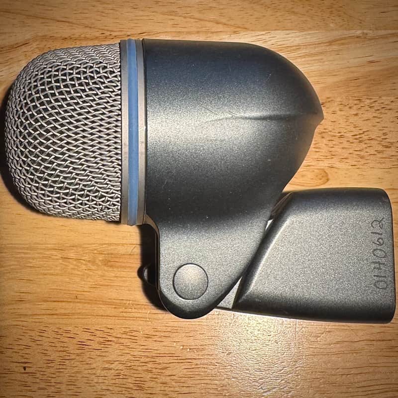 Shure BETA 52A Supercardioid Dynamic Bass Drum Microphone